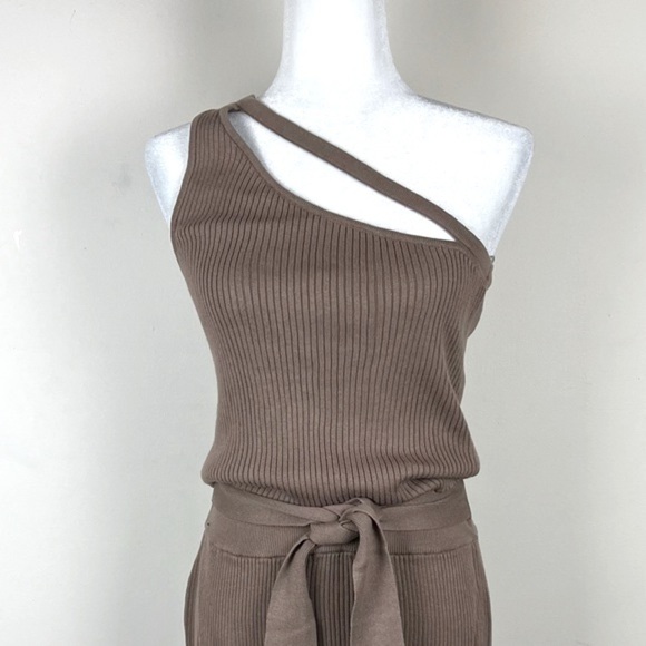 bobi BLACK | Ribbed Knit Sleeveless Cut Out Top - Picture 2 of 12